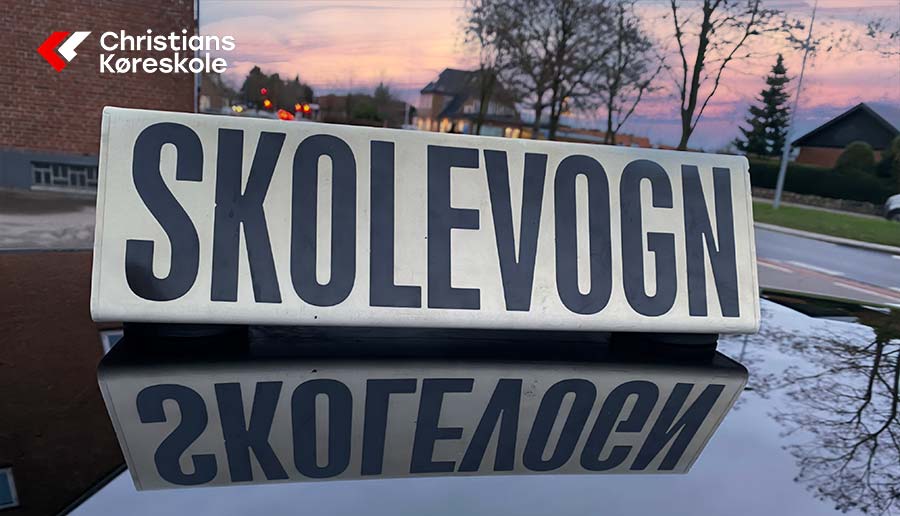 Skolevogn, Christians Køreskole billede, skolevognsskilt køreskole, Christians Køreskole